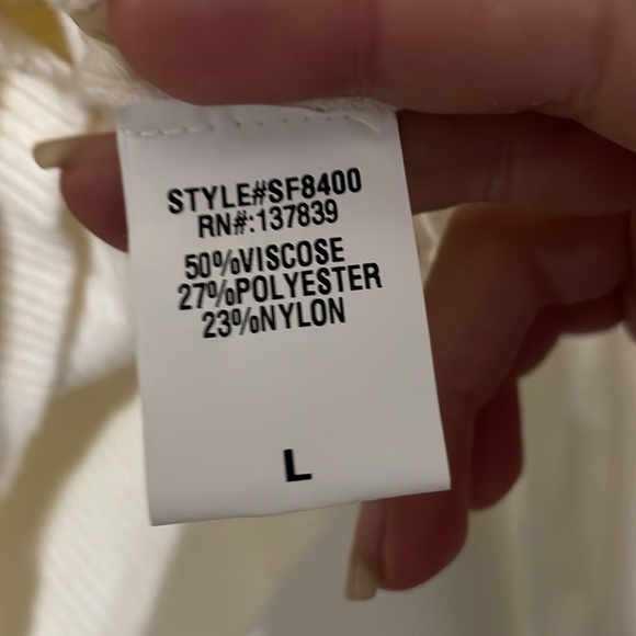 SIX FIFTY STATEMENT SLEEVE SWEATER SIZE L - Picture 7 of 7